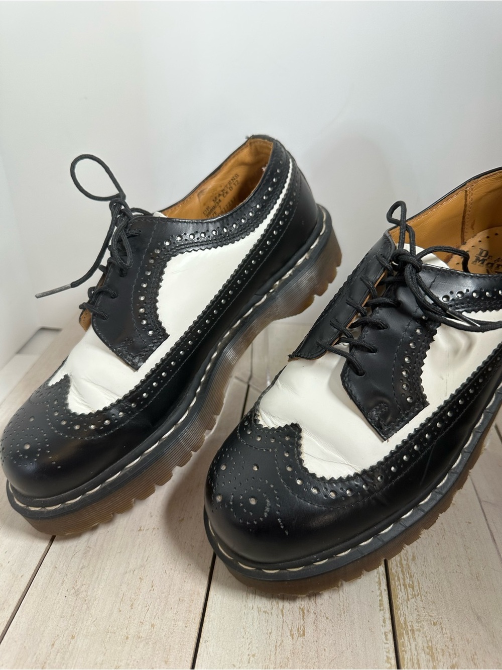 VTG 3989/34 Dr. Martens Brogue wingtip Black and white smooth Leather Oxford - Picture 3 of 12